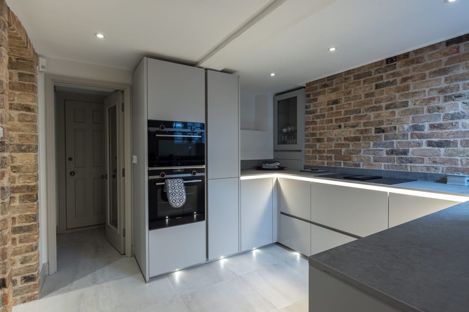 No7 Townhouse | In-room safe, individually decorated, individually furnished, desk