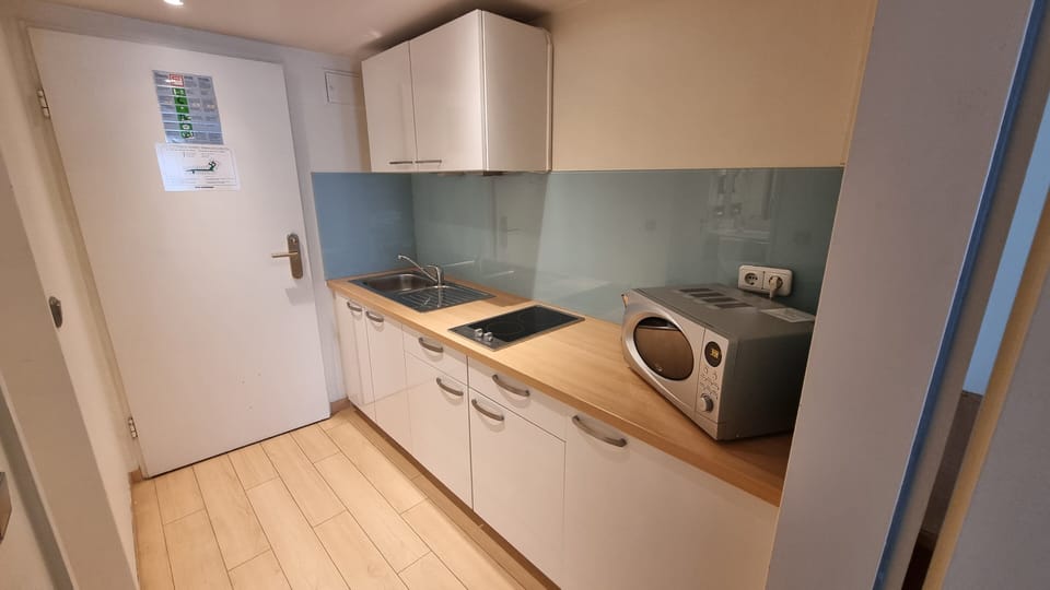 Apartment | In-room safe, desk, blackout drapes, soundproofing