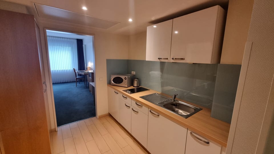 Apartment | In-room safe, desk, blackout drapes, soundproofing