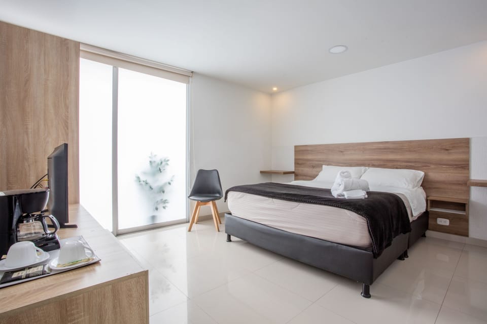 Deluxe Room | Iron/ironing board, free WiFi, bed sheets