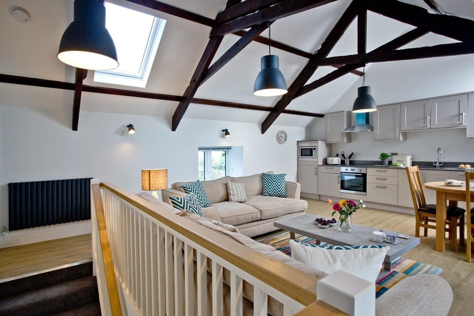1st floor living space - The Barn, 21 At The Beach