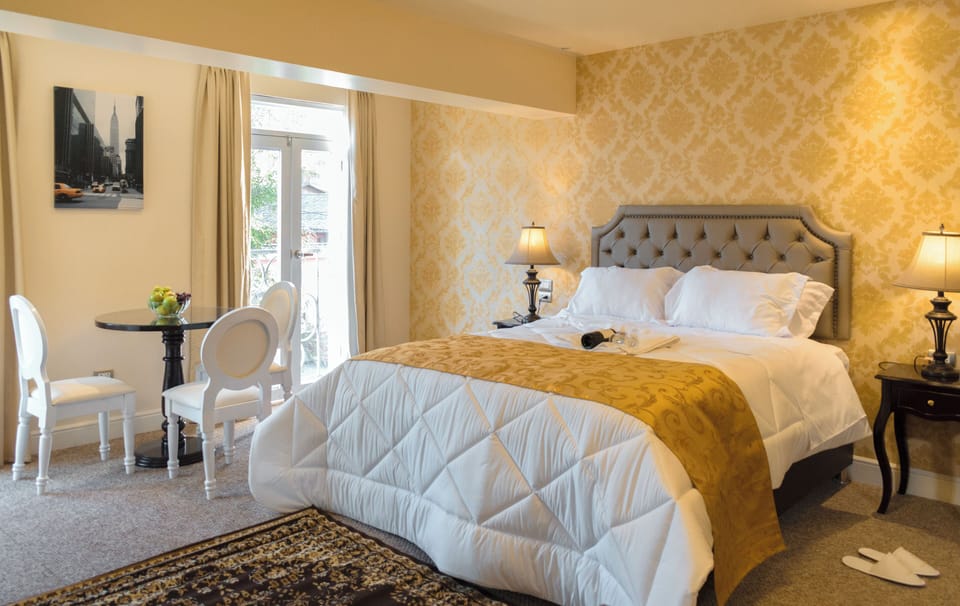 Deluxe Studio Suite | Egyptian cotton sheets, premium bedding, down comforters