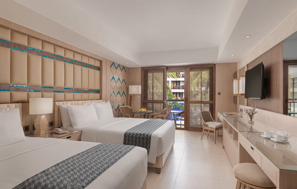 Deluxe with Direct Pool Access | In-room safe, bed sheets