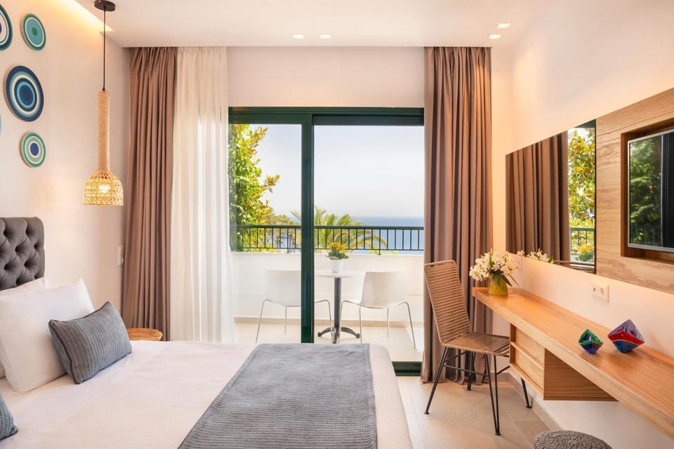 Minibar, in-room safe, desk, free WiFi