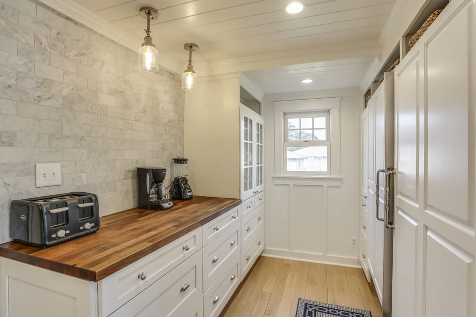 Coffee bar. Sub zero refrigerator & Freezer. Lots of storage 
