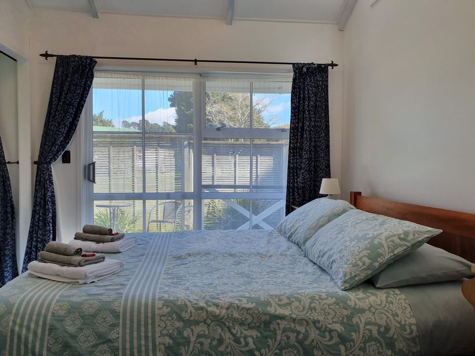 Apartment | Blackout drapes, iron/ironing board, free WiFi, bed sheets