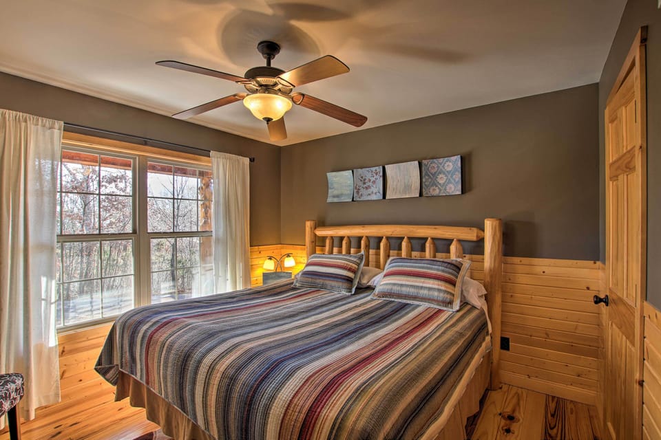 Bedroom 1 | King Bed | 1st Floor