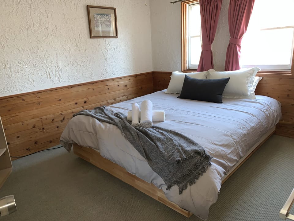 Queen Room | Free WiFi, bed sheets