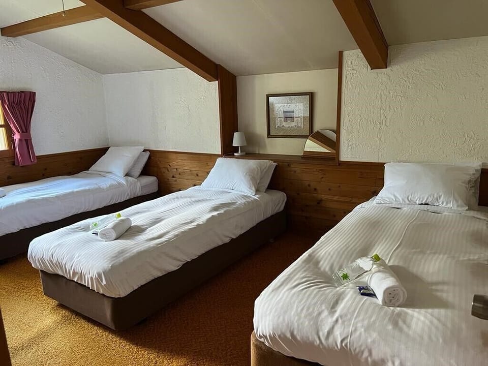 Triple Room | Free WiFi, bed sheets