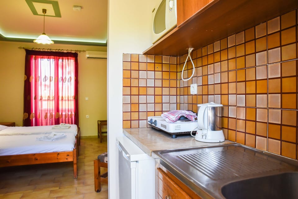 Fridge, microwave, stovetop, electric kettle