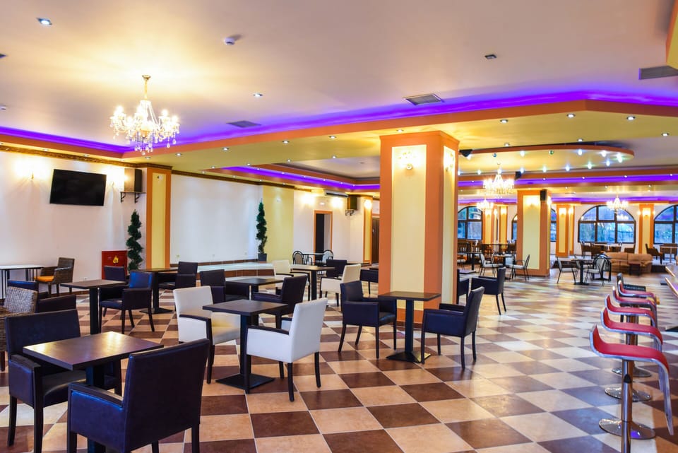 Daily full breakfast (EUR 6 per person)