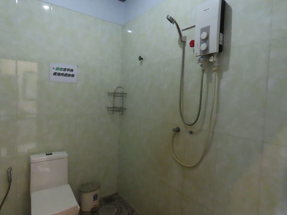 Shower, towels, soap, shampoo