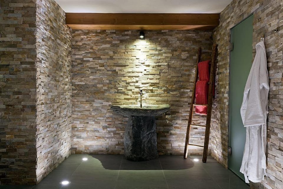 Sauna, steam room, sports massages, massages