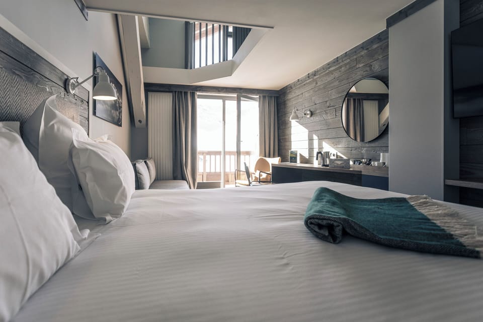 Suite, en duplex | Minibar, in-room safe, individually decorated, individually furnished