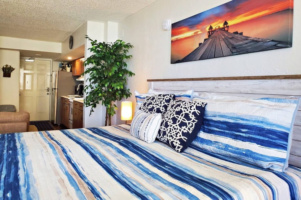 Book your stay today in this lovely unit!