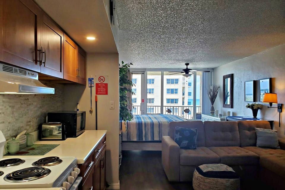 Clean and attractive unit.