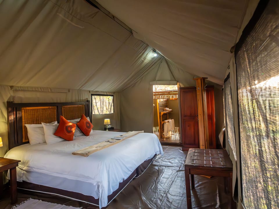 Basic Tent | Hypo-allergenic bedding available, bed sheets