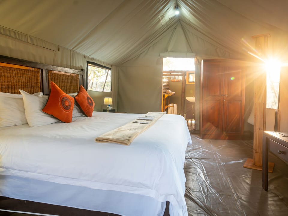 Basic Tent | Hypo-allergenic bedding available, bed sheets