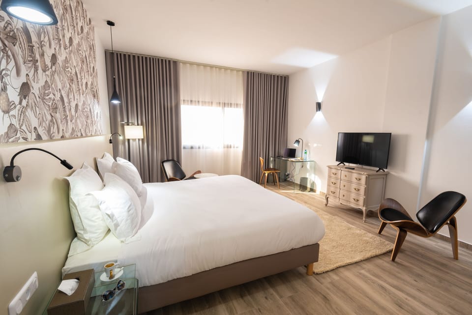 Superior Room | Minibar, in-room safe, desk, blackout drapes