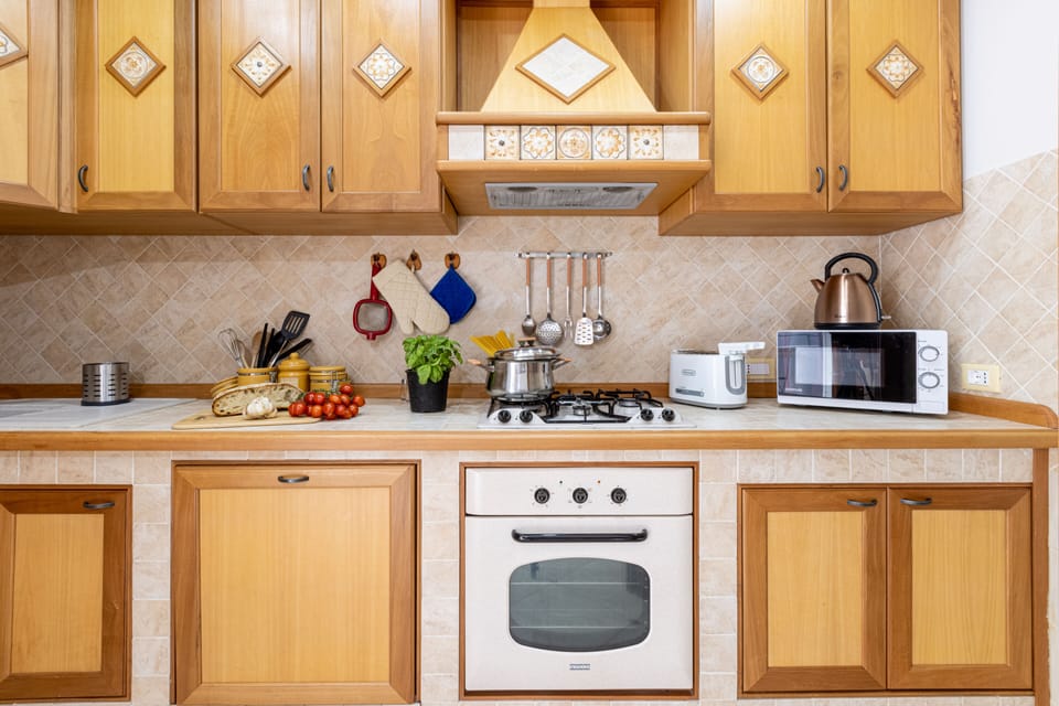 Apartment, 3 Bedrooms | Private kitchen | Full-size fridge, microwave, oven, stovetop