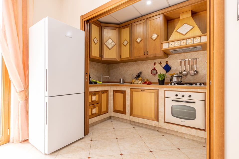 Apartment, 3 Bedrooms | Private kitchen | Full-size fridge, microwave, oven, stovetop