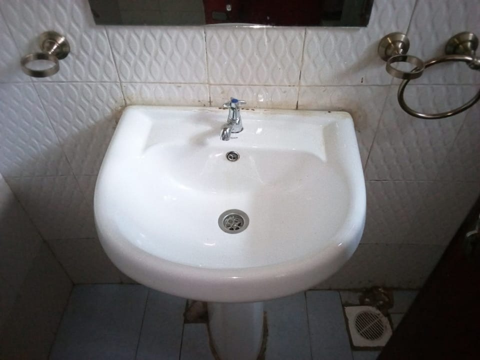 Standard Single Room | Bathroom sink