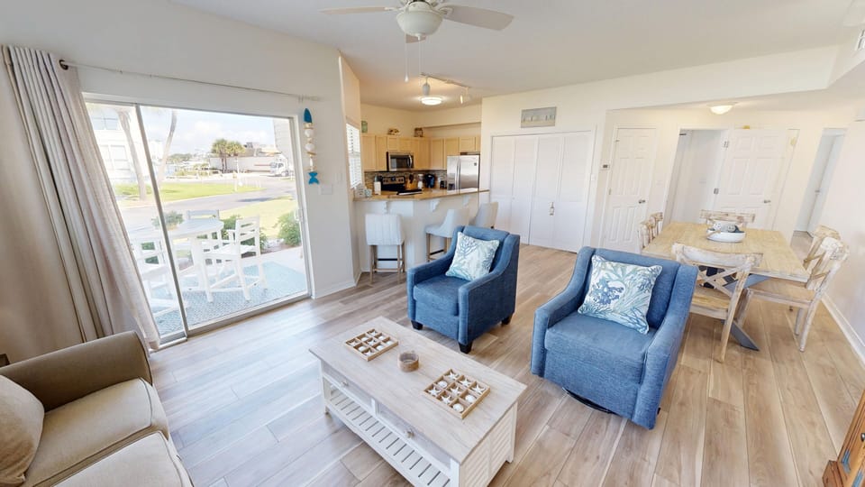 Condo, 3 Bedrooms | Living area | 30-inch TV with cable channels