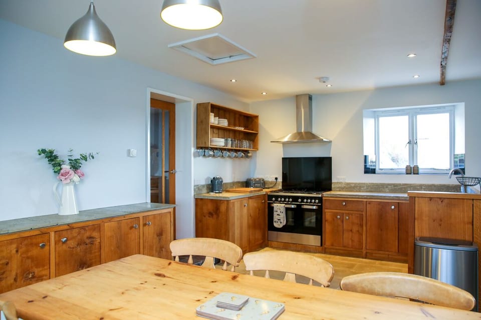 Comfort Bungalow | Private kitchen | Full-size fridge, oven, dishwasher, electric kettle