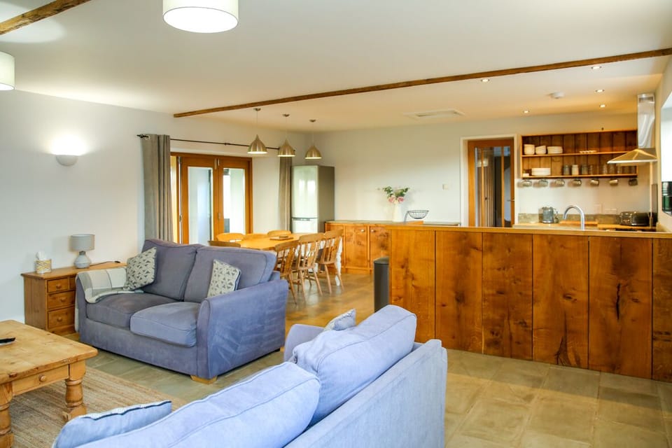 Comfort Bungalow | Living area | 37-inch flat-screen TV with digital channels, TV, fireplace