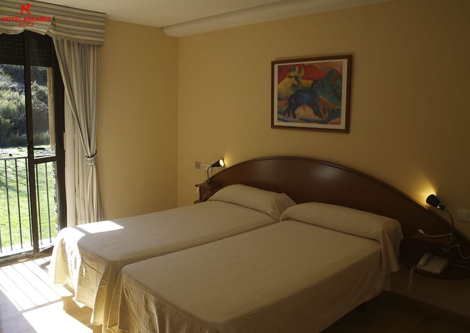 Twin Room | Desk, cribs/infant beds, rollaway beds, free WiFi