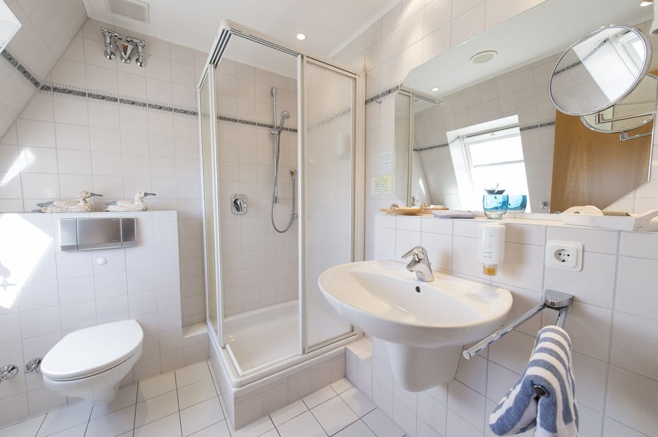 Shower, free toiletries, hair dryer, towels