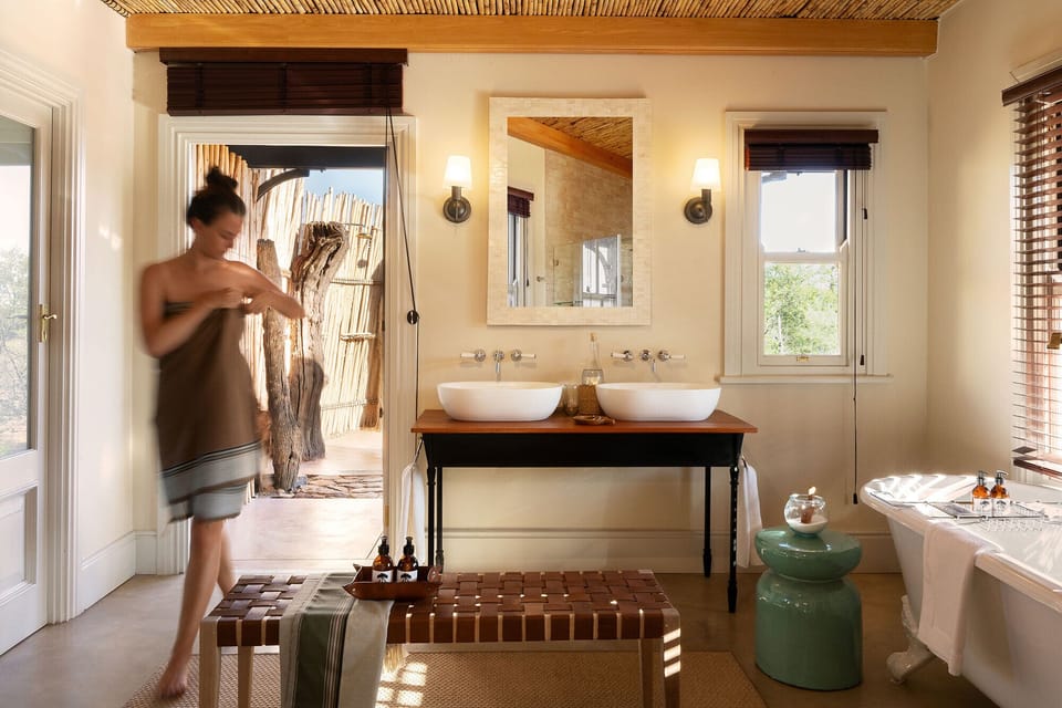 Karoo Superior Suite | Bathroom | Separate tub and shower, rainfall showerhead, free toiletries