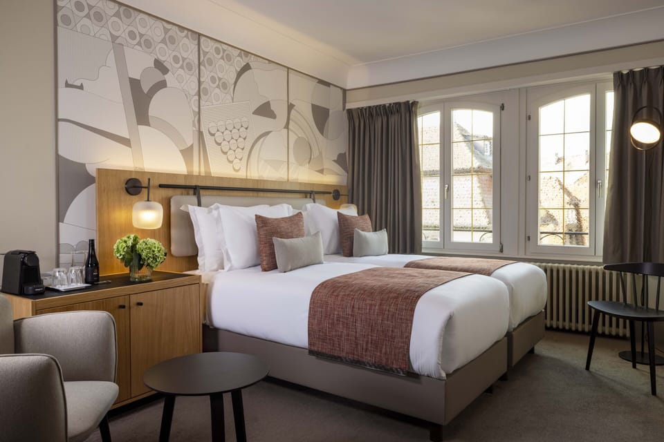 LARGE PLUS | Premium bedding, minibar, in-room safe, desk
