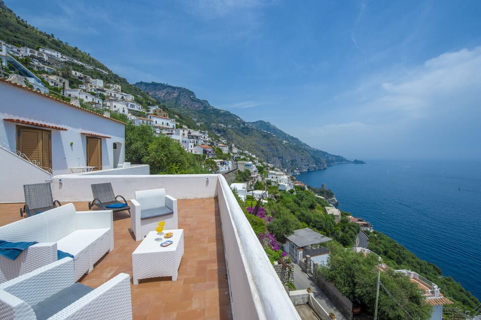 Villa, 5 Bedrooms | Terrace/patio