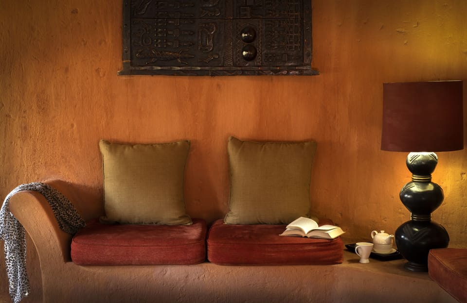 Earth Suite | Living area | Books