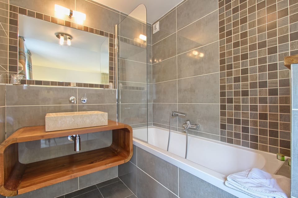 Superior Double Room | Bathroom | Free toiletries, hair dryer, towels, soap