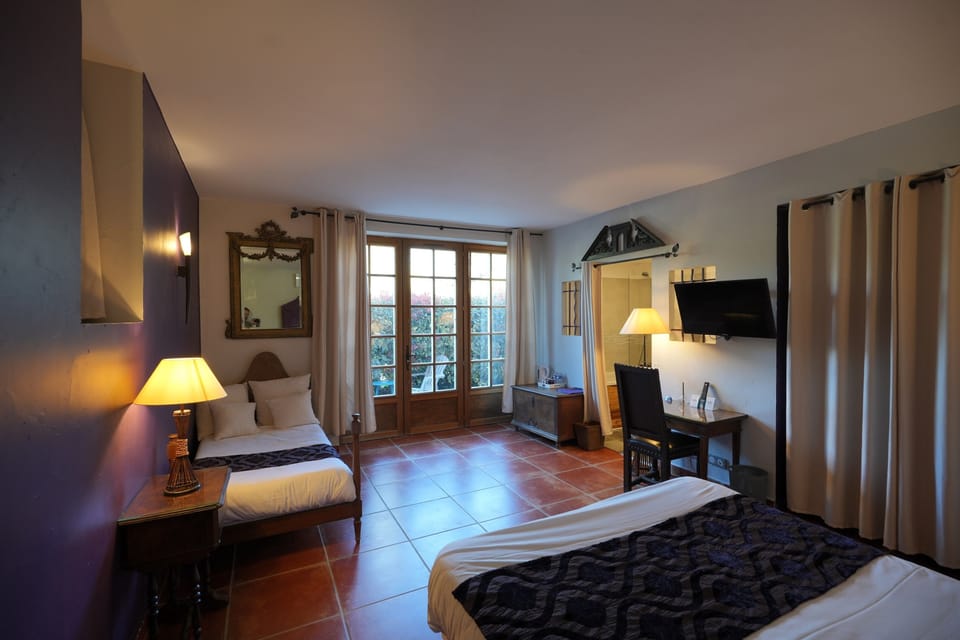Superior Double Room | Premium bedding, individually decorated, desk, blackout drapes