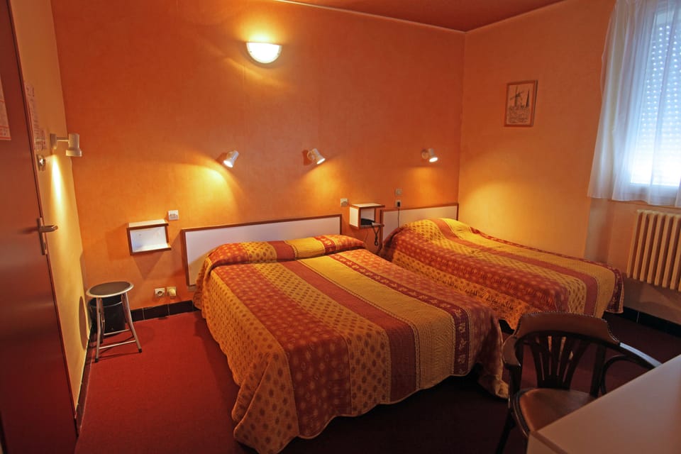 Twin Room | Desk, rollaway beds, free WiFi