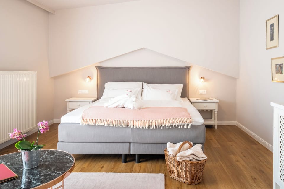 Comfort Double Room, Balcony | Premium bedding, in-room safe, individually decorated, desk