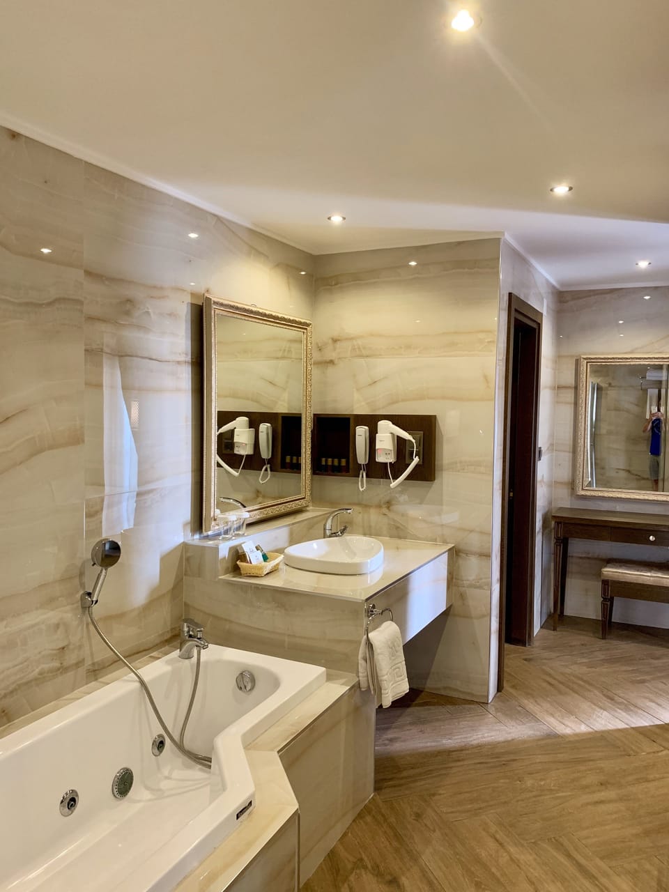 Double Room, 1 Bedroom, Sea View | Minibar, free WiFi