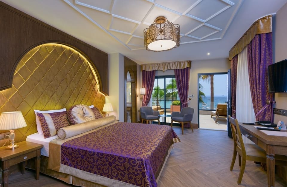 Double Room, 1 Bedroom, Sea View | Minibar, free WiFi