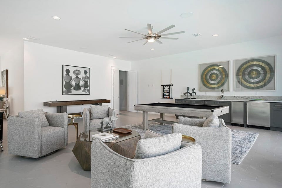 Castawaves - Miramar Beach - Game Room & Seating Section