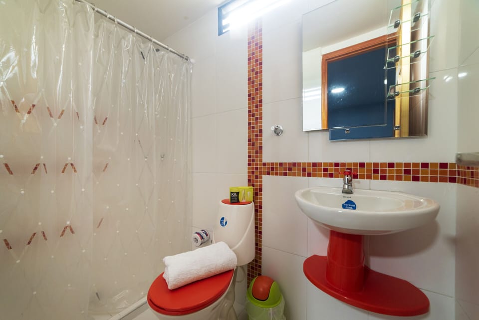Shower, towels