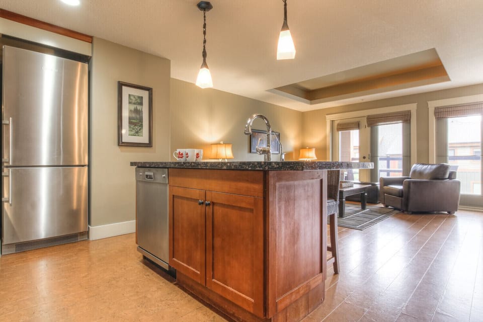 Large Island w/ beautiful Granite Counters. 