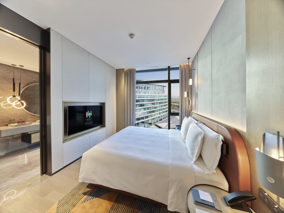 1 King 1 Bedroom Suite with Living Area | Premium bedding, down comforters, free minibar items, in-room safe