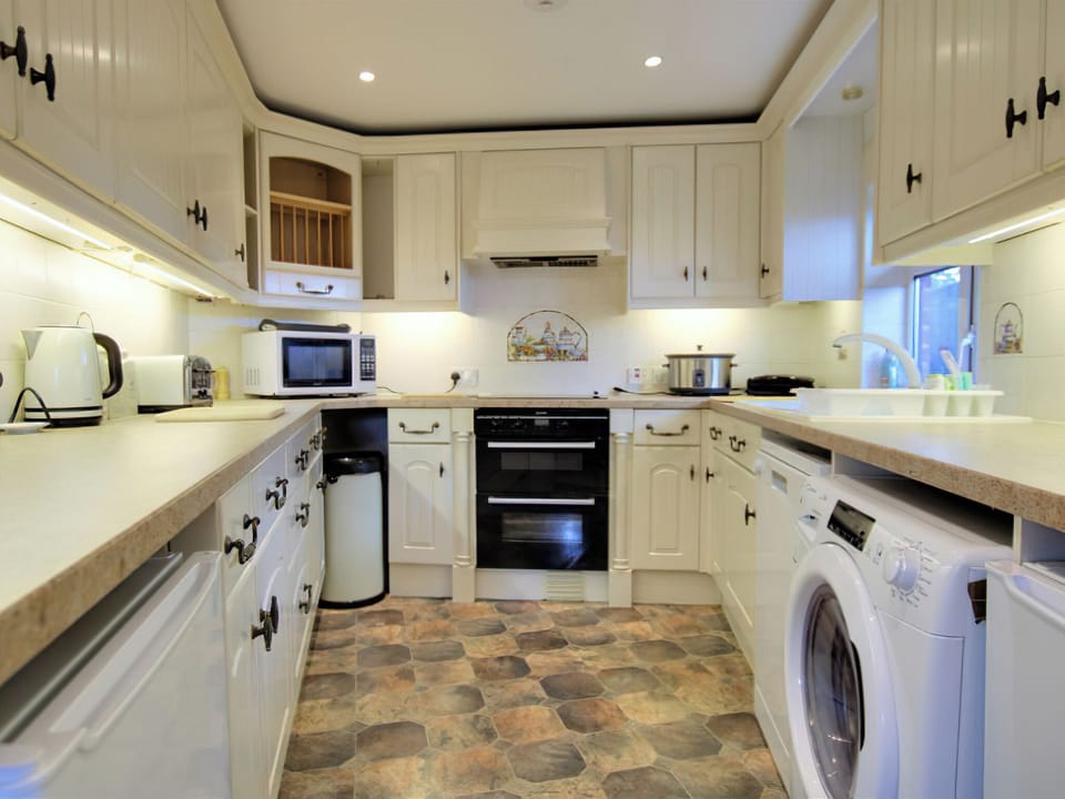 Kitchen | Irenic Lodge 2 - Irenic Lodges, Hamble