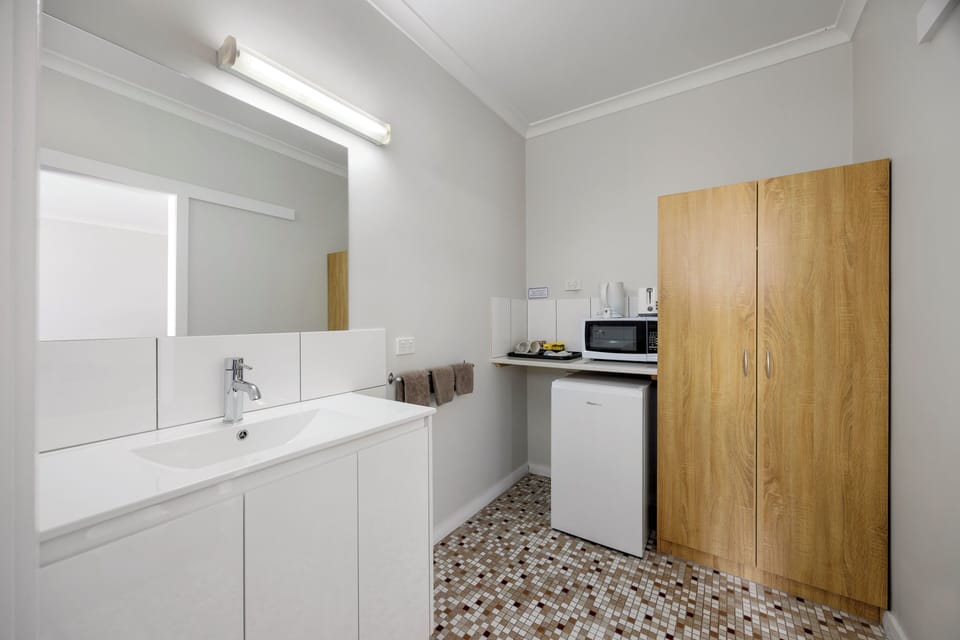 Superior Family Room  | Bathroom | Shower, free toiletries, hair dryer, towels