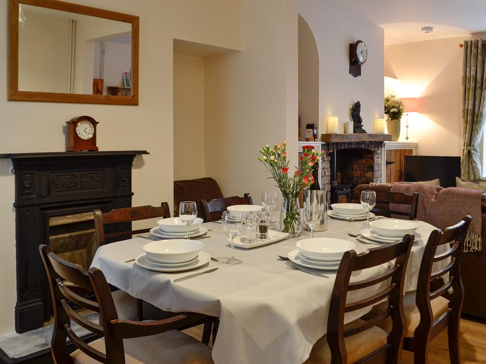 Convenient dining area | Rhona&rsquo;s Cottage, Abergavenny