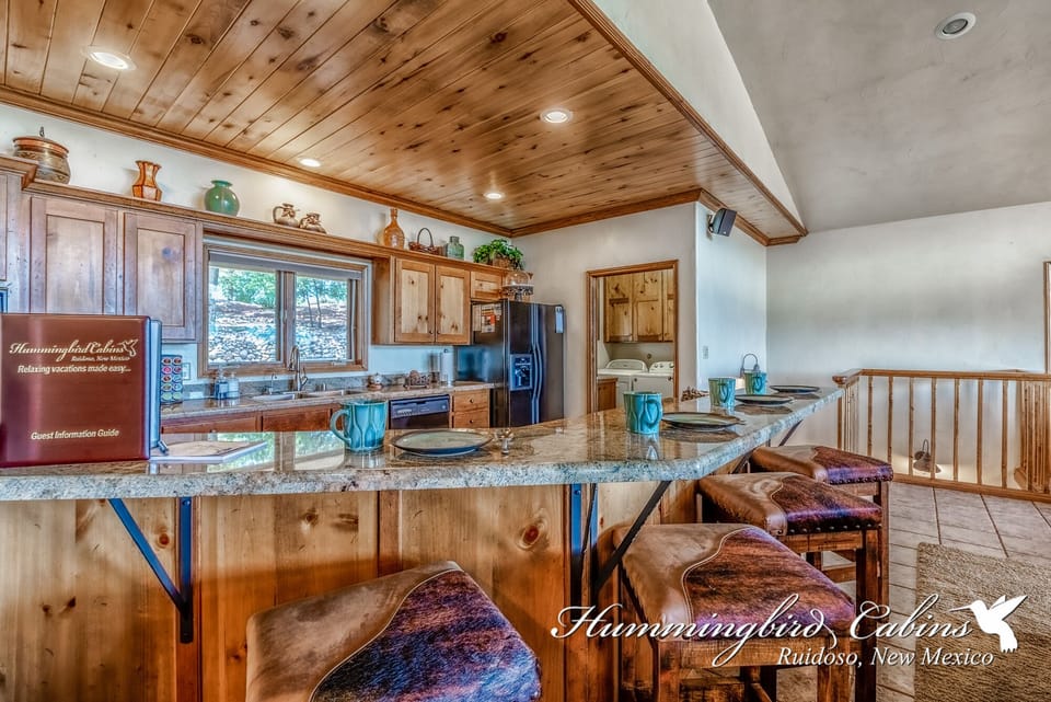 Kitchen and breakfast bar