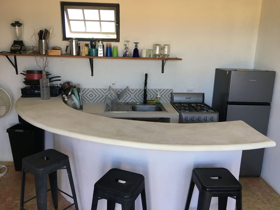 Full kitchen and bar
